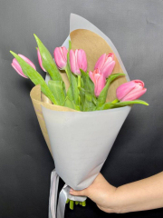 Тюльпаны в стильной упаковке