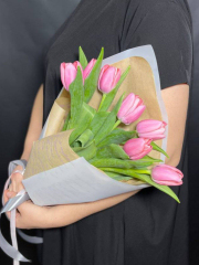 Тюльпаны в стильной упаковке