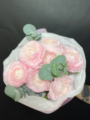 Нежные розовые ранункулюсы, живые цветы, букет на день рождения НеПростоЦветы