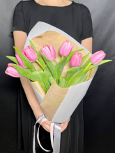 Тюльпаны в стильной упаковке