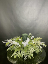 Новогоднияя настольная композиция со свечой и птичкой из живых веток пихты Нобилис