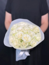 Букет недорогой из 15 белых роз