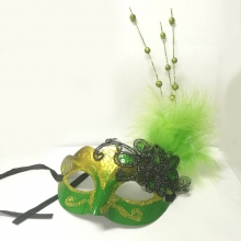 Карнавальная маска Зеленая с золотом зеленое перо